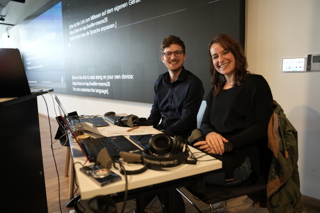 Sprachpilot Team Anja Pfneisel und Andreas Pechhacker vor Ort bei der Menschenrechtskonferenz 2026